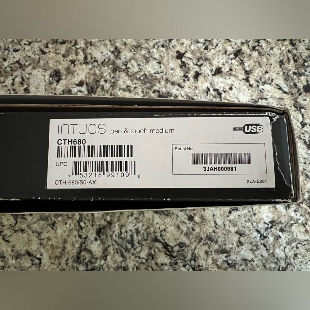 NEW!! Wacom Intuos Creative Pen & Touch Tablet - CTH680 - Picture 7 of 7